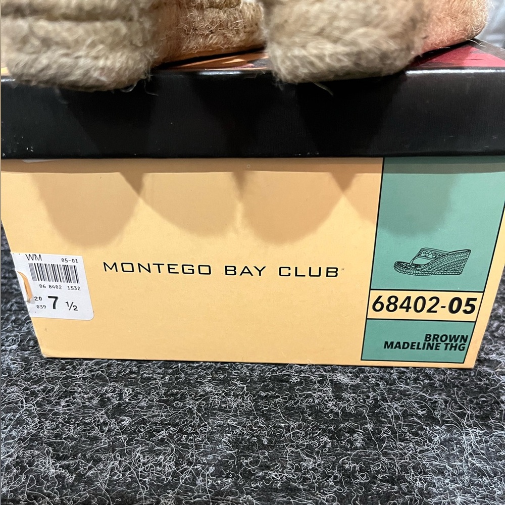 Montego Bay Club. 71/2 women’s shoes. Plaid flip flops. - Picture 10 of 11